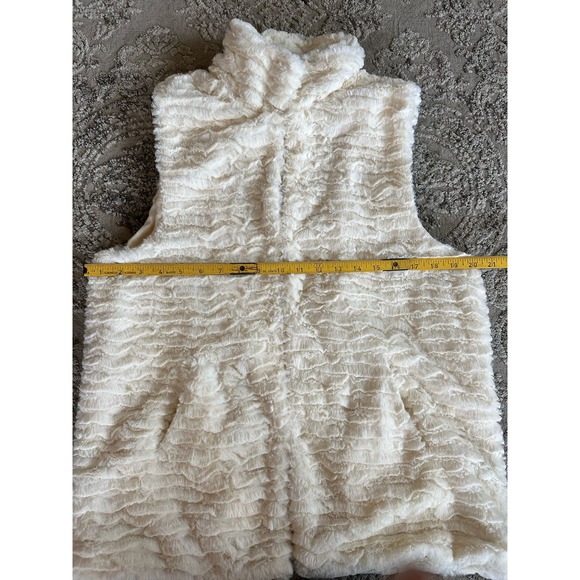 Betsey Johnson Ivory Faux Fur Vest Hook Eye Closure Sz. Large - Picture 6 of 8